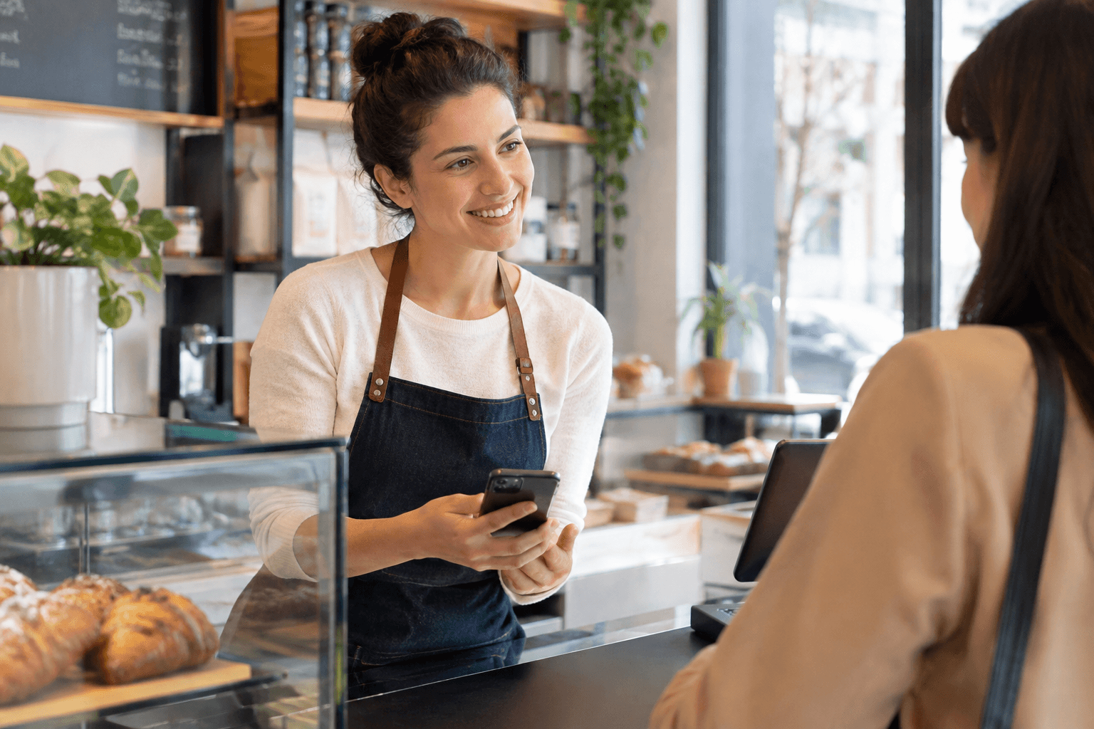 Escena de comercio local relacionada con Cómo convertir tu Perfil de Empresa en Google en un canal de pedidos, reservas o citas directas